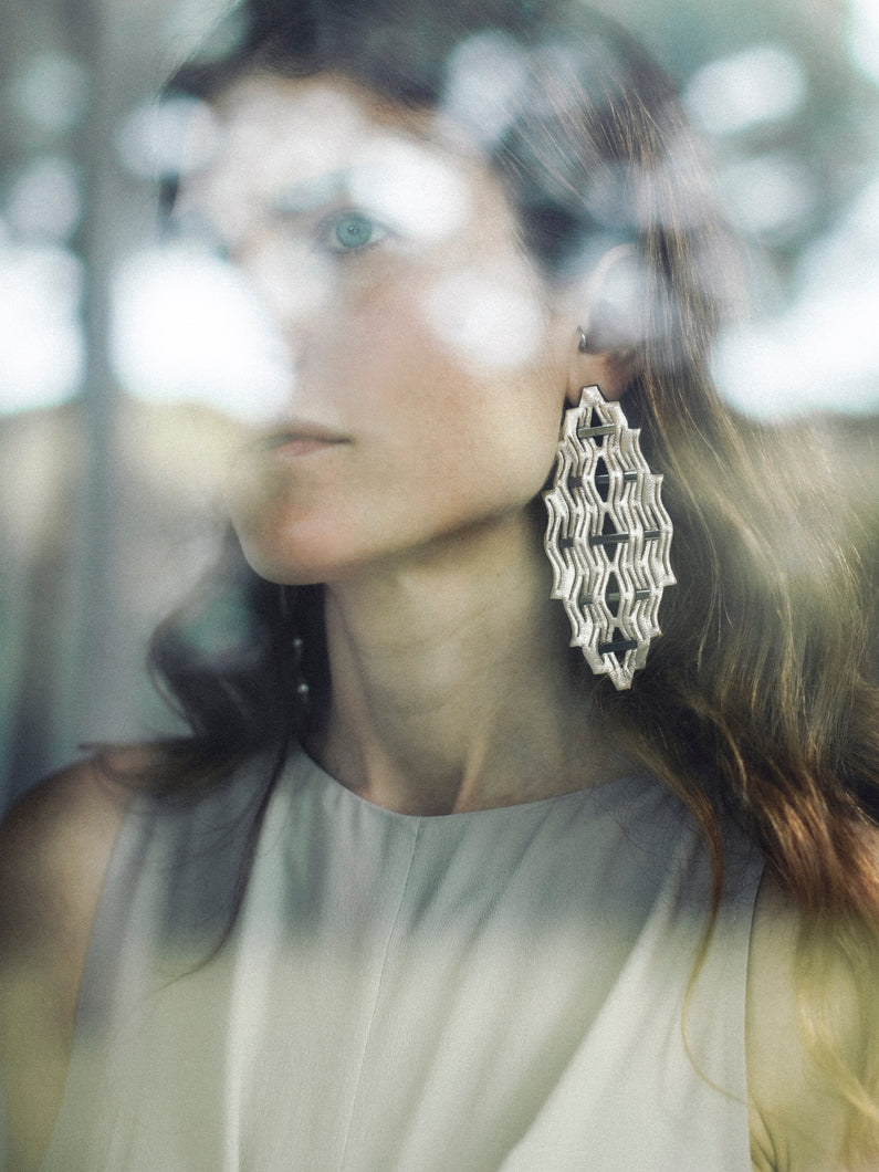 【HYERES LOR】24FW★ Triple Cut-Out SL One-Touch Earrings HYERES LOR】24FW☆ Triple Cut-Out SL One-Touch Earrings