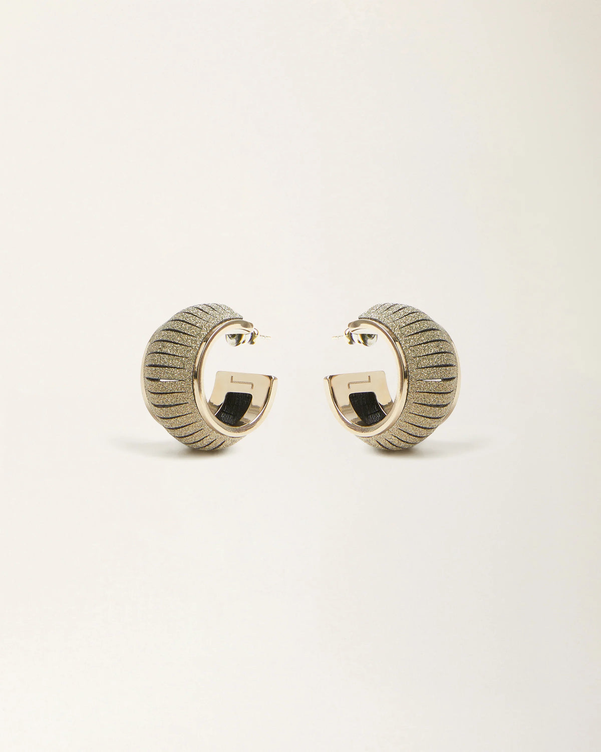 gid://shopify/ProductImage/77365685387607