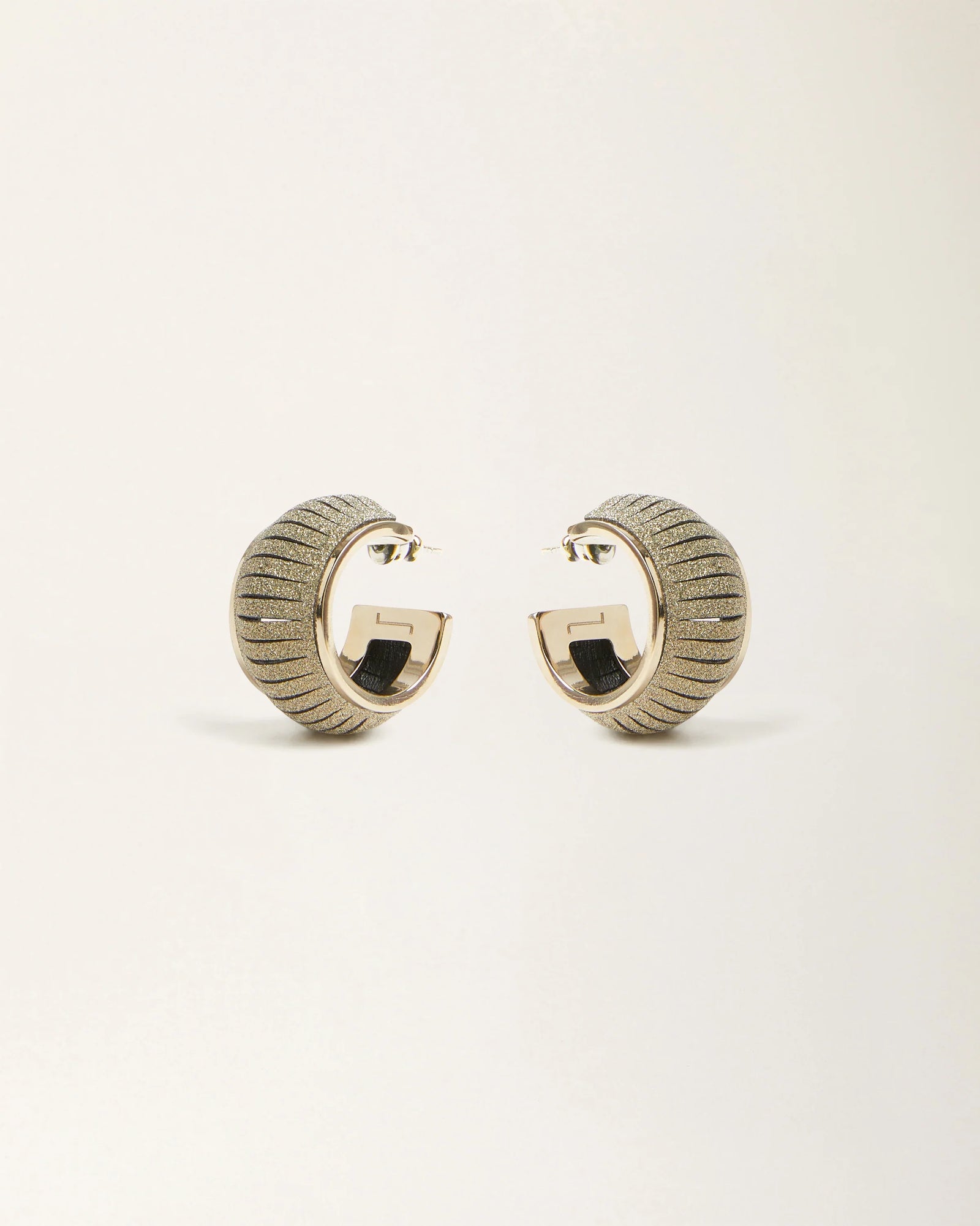 gid://shopify/ProductImage/77365685387607