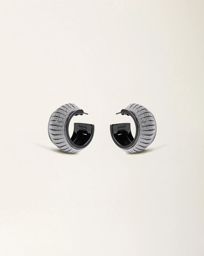 gid://shopify/ProductImage/77365685453143