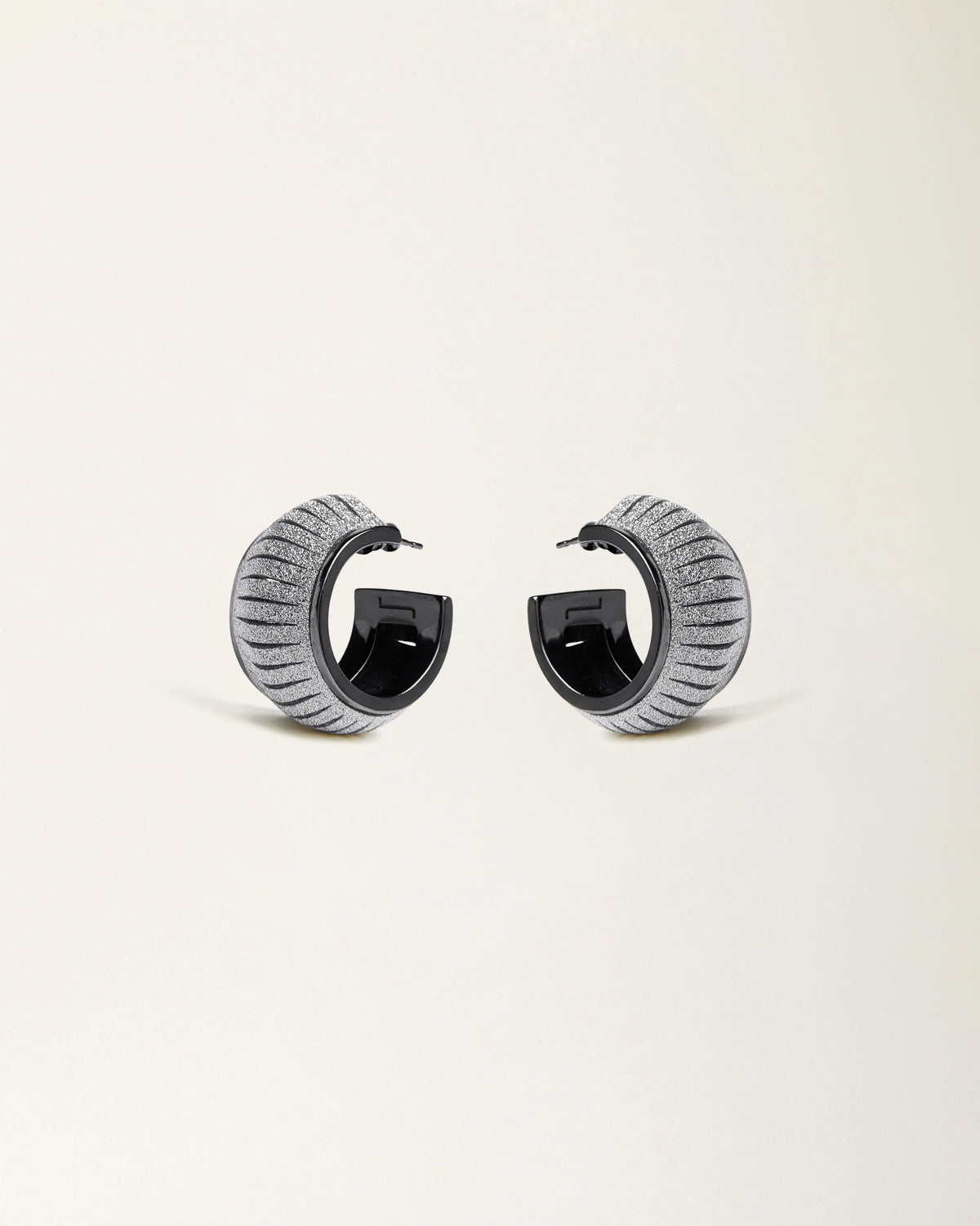 gid://shopify/ProductImage/77365685453143