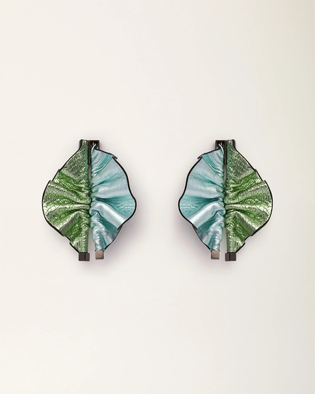gid://shopify/ProductImage/77386184261975