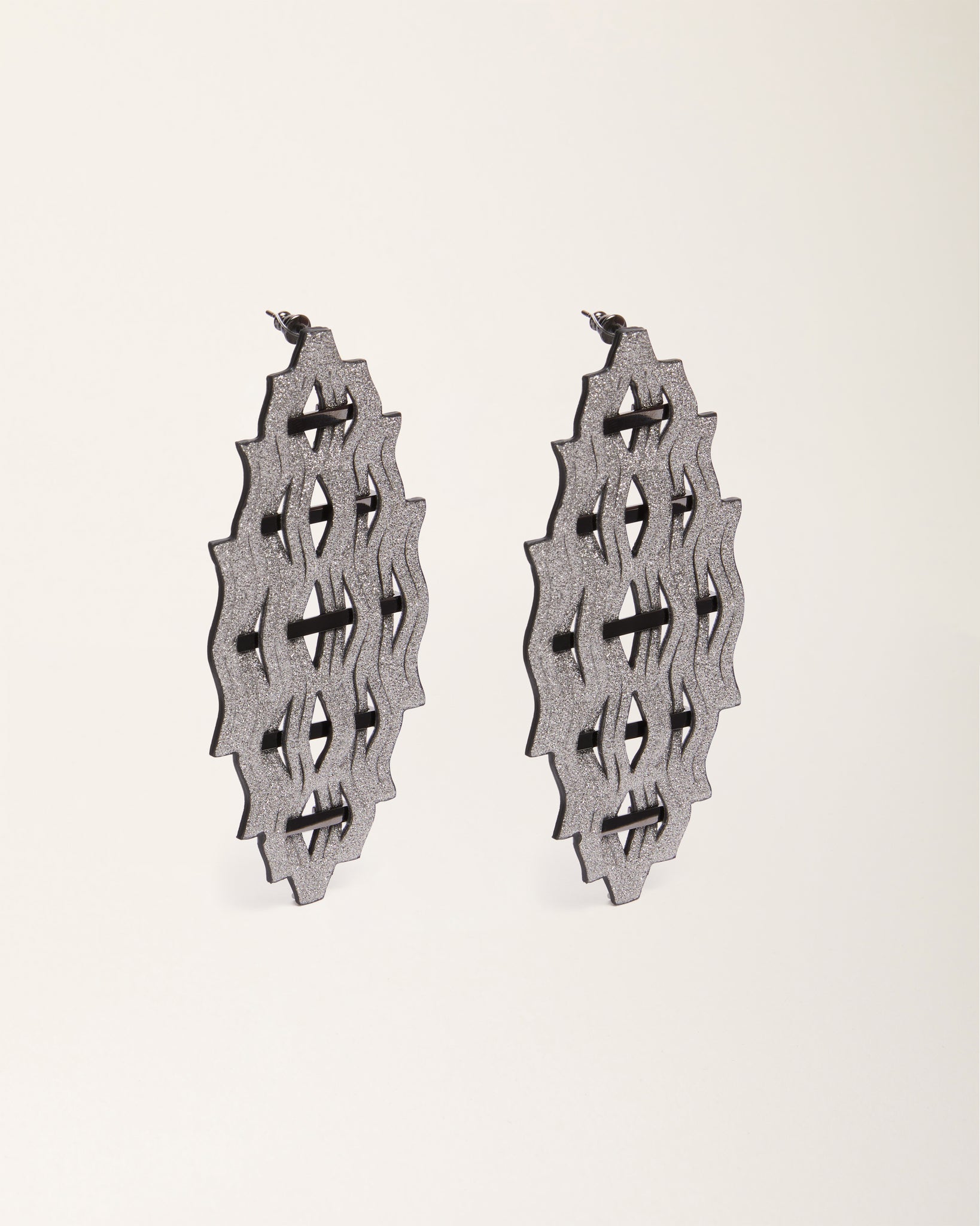 【HYERES LOR】24FW★ Triple Cut-Out SL One-Touch Earrings HYERES LOR】24FW☆ Triple Cut-Out SL W One-Touch Earrings