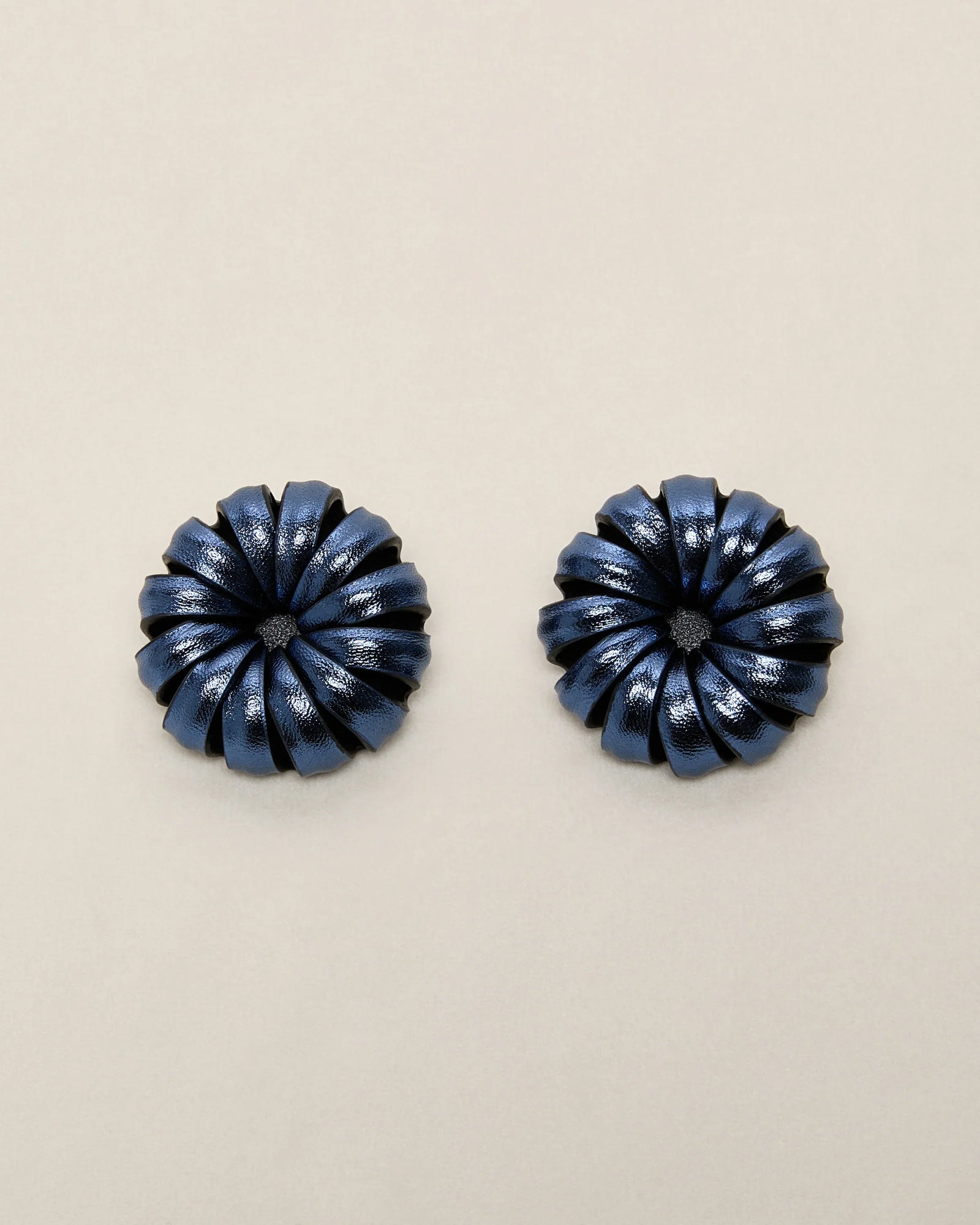 gid://shopify/ProductImage/77377750401367