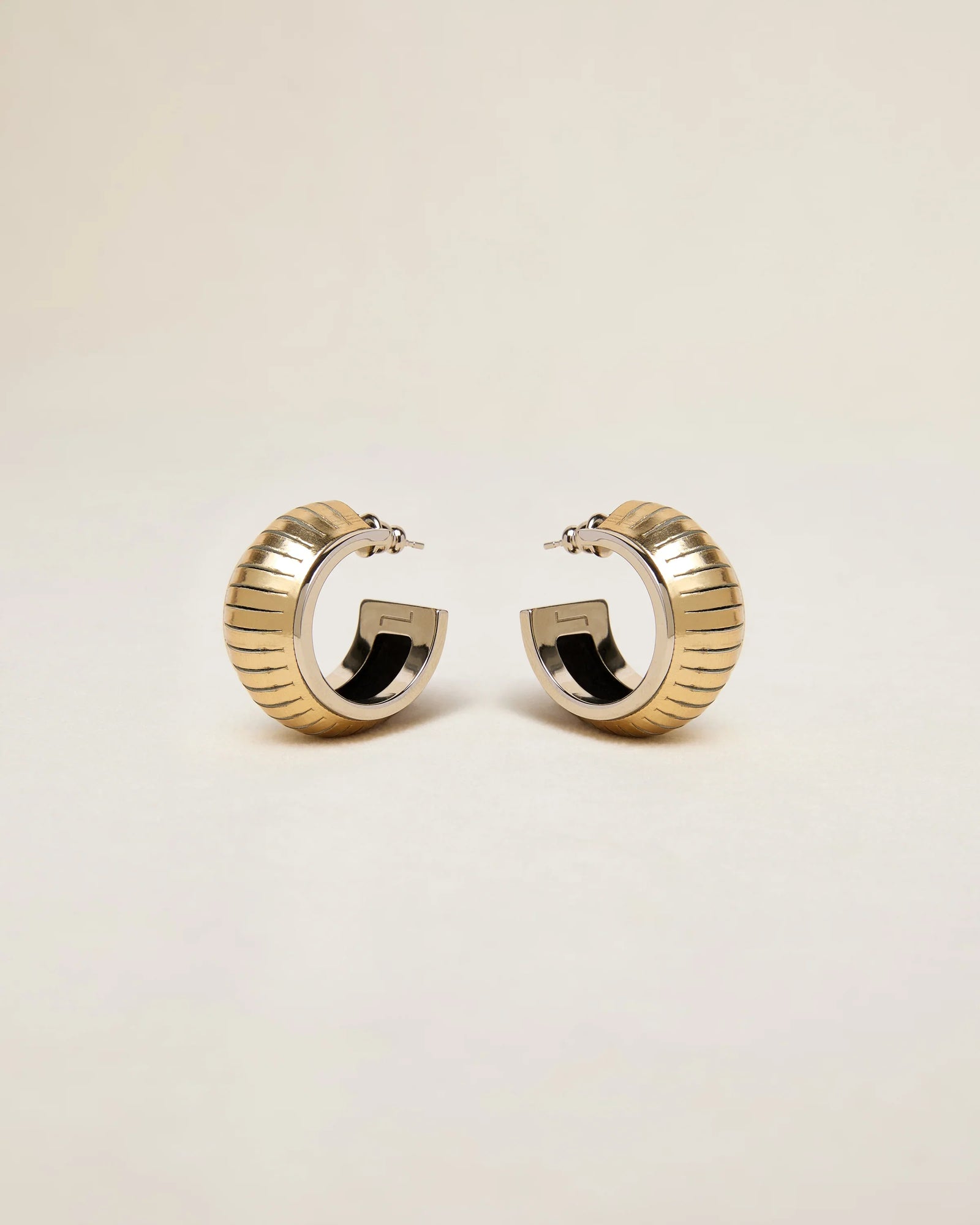 gid://shopify/ProductImage/77365685256535