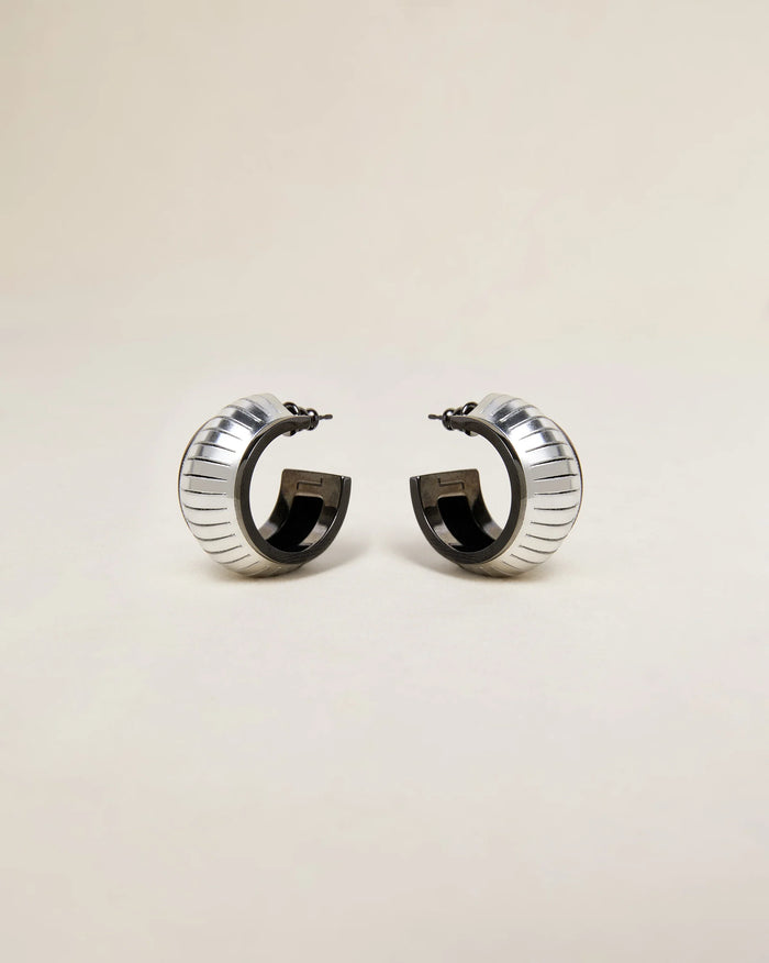gid://shopify/ProductImage/77365685158231