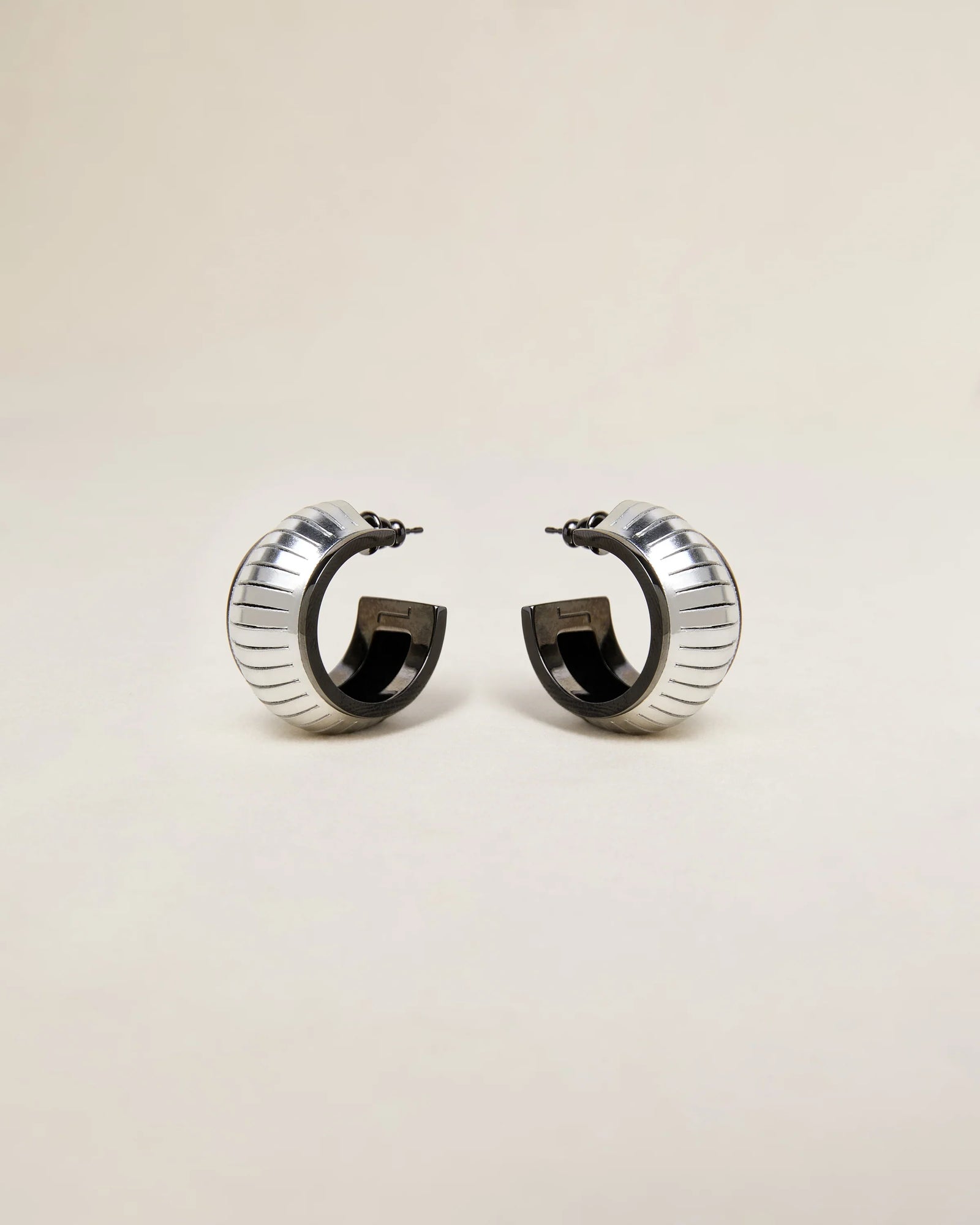 gid://shopify/ProductImage/77365685158231